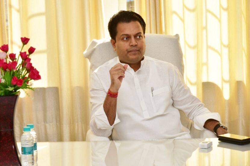 - अमित देशमुख, वैद्यकीय शिक्षण मंत्री - अमित देशमुख, वैद्यकीय शिक्षण मंत्री