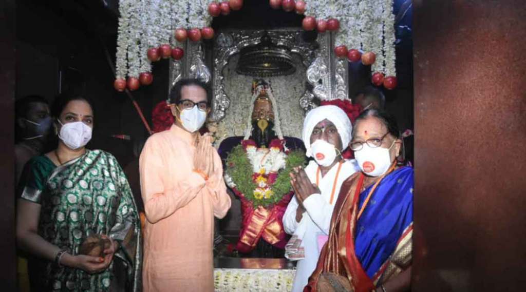आषाढी एकादशीनिमित्त मुख्यमंत्री उद्धव बाळासाहेब ठाकरे आणि त्यांच्या पत्नी रश्मी ठाकरे यांच्या हस्ते श्री विठ्ठल-रुक्मिणीची शासकीय महापूजा संपन्न झाली.
CMO Maharashtra
