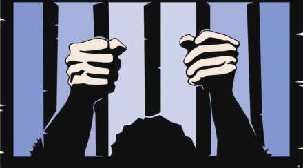करोनामुळे मुक्त केलेले कैदी तूर्त तुरुंगाबाहेरच