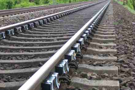 woman commits suicide in front of train