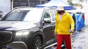 ranveer-singh-buys-a-mercedes-maybach-gls-600-worth-rupees-2-43-crore