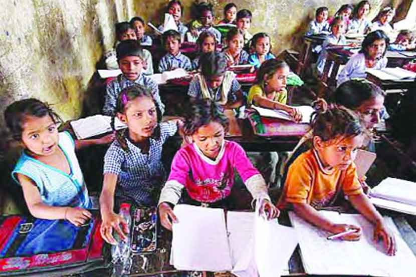 ग्रामीण भागात नवीन विद्यार्थी, दाखले मिळवितांना शिक्षकांची कसरत
