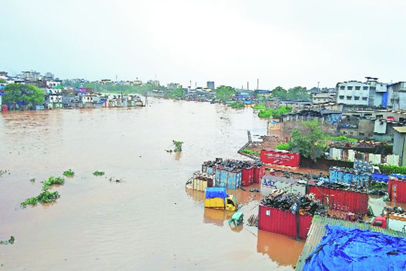 ठाणे जिल्ह्यात पाऊस, पुराचे थमान