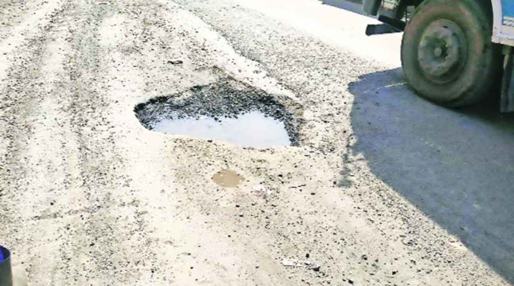 खड्डय़ांमुळे वाहतूक कोंडीची नवी ठिकाणे
