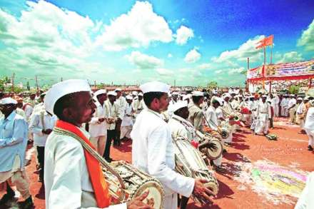 अंतर्नाद : कीर्तनी नाचतसे अभंग