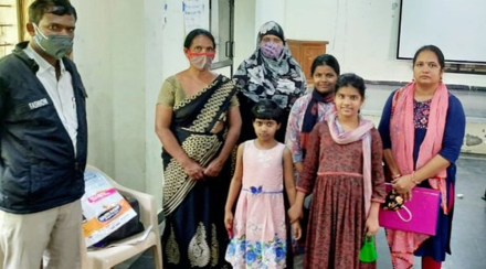 पुन्हा भेट होण्यासाठी अधिकाऱ्यांनीही मदत केली (फोटो:@SmitaSabharwal/Twitter)