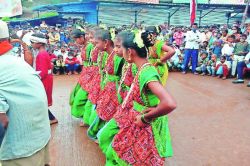 विविध कार्यक्रमांनी आदिवासी आणि क्रोंती दिन साजरा