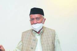 वादग्रस्त रुग्णालयाचा राज्यपालांच्या हस्ते सन्मान