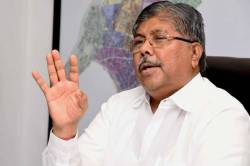 ‘ईडीच्या कारवाईचा फायदा होईल असे  वाटत असेल तर पेढे वाटा’