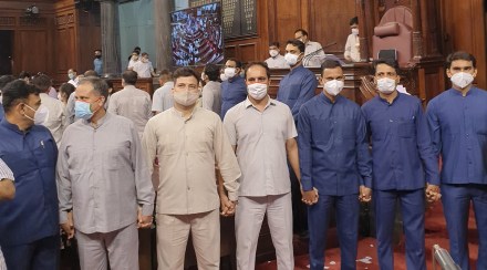 Sanjay Raut criticizes the central government for calling Marshall while approving the bill