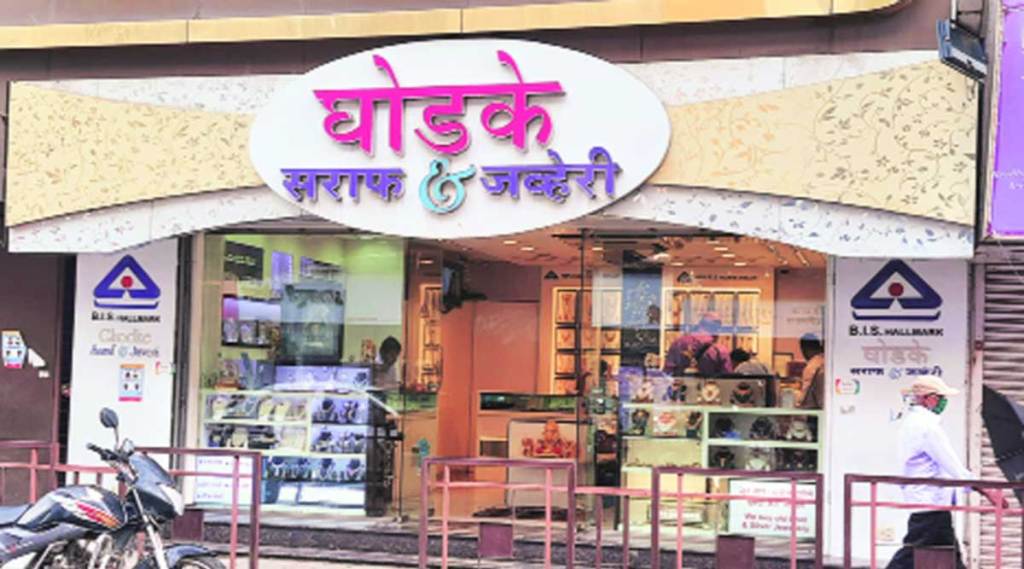 दुकाने उघडी ठेवण्याबाबत व्यापारी ठाम