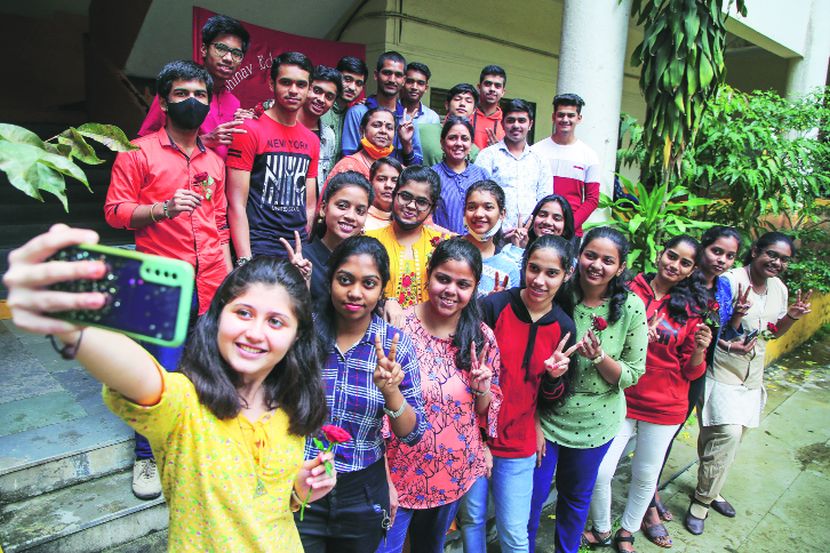 पुणे विभागाचा बारावीचा निकाल ९९.७५ टक्के पुणे विभागाचा बारावीचा निकाल ९९.७५ टक्के