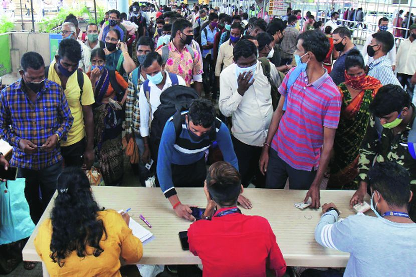 निर्बंध शिथिल होताच परराज्यांतून कामगारांचा ओघ