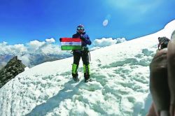 हिमाचलमधील चंद्रभागा शिखर वसईच्या गिर्यारोहकांकडून सर