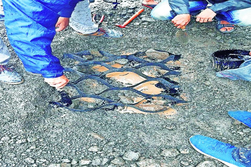 मुंब्रा बायपासवर पुन्हा दुरुस्तीकाम मुंब्रा बायपासवर पुन्हा दुरुस्तीकाम