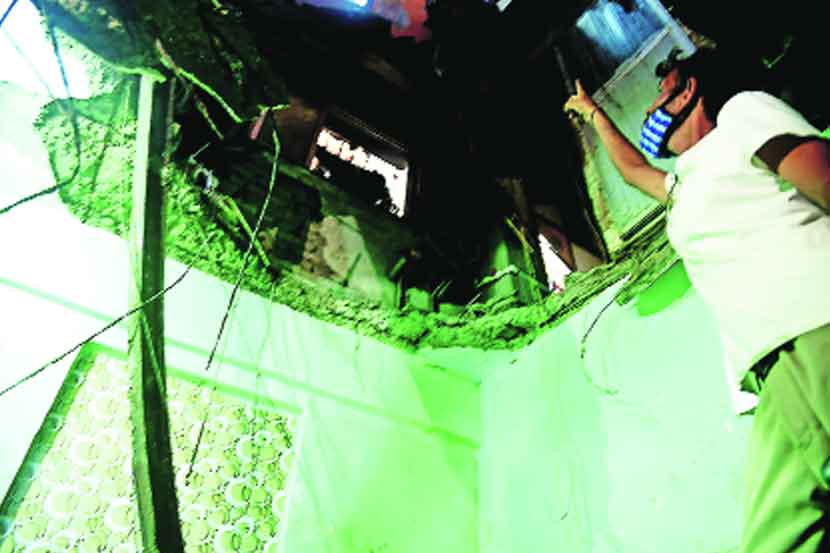 इमारतीचा स्लॅब कोसळून दोघांचा मृत्यू