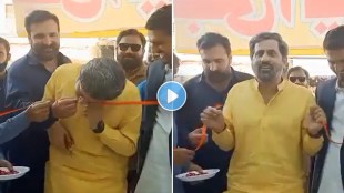 Pakistani minister uses teeth to cut ribbon