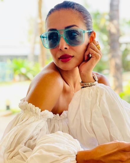 बॉयफ्रेण्ड अर्जुन कपूरला शेवटाचा मेसेज काय केला होता? या मिलिंद सोमणच्या प्रश्नावर मलायका काहीशी लाजली आणि म्हणाली, 