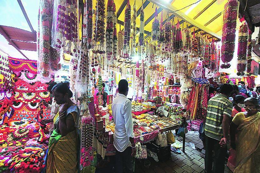 गणेशोत्सवाच्या तोंडावर बाजारपेठांत गजबज कमीच