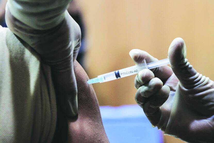 तेलंगणात रोज ३ लाख व्यक्तींच्या लसीकरणाचे लक्ष्य
