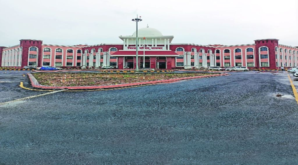 आघाडीतील मित्रपक्षांमधील लढतीकडे सर्वाचे लक्ष आघाडीतील मित्रपक्षांमधील लढतीकडे सर्वाचे लक्ष