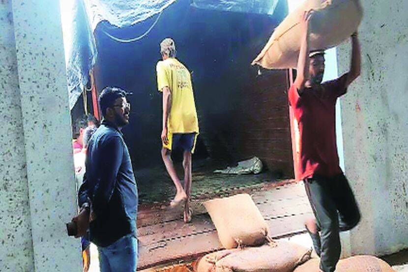 भात भरडाईतून ‘कमाई’