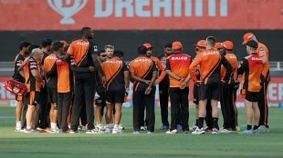 Sunrisers hyderabads cricketer sherfane rutherford returns home following fathers death