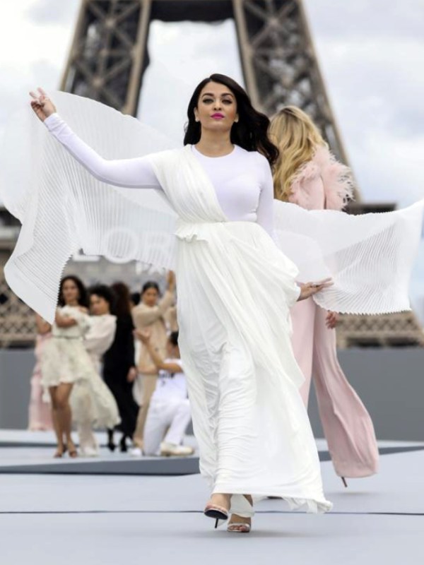 Aishwarya Rai Bachchan Paris Fashion Week Photos