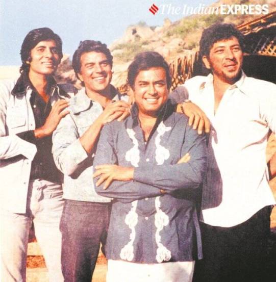 यानंतर बिग बी मुंबई आणि सिनेसृष्टीला पाठ फिरवणार होते. त्यावेळी त्यांना जंजीर सिनेमासाठी कास्ट करण्यात आलं. या सिनेमात अमिताभ बच्चन आणि जया यांची जोडी झळकली.
