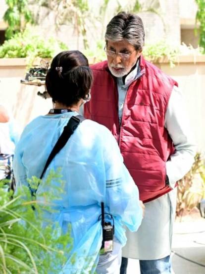 जन्मापूर्वी त्यांचे नाव इन्कलाब श्रीवास्तव असे होते. पण त्यानंतर त्यांचं हे नाव बदलून अमिताभ असं ठेवण्यात आलं.