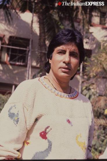 यावेळी अमिताभ बच्चन खूपच बारीक आणि उचं असल्याने जया बच्चन यांच्या मैत्रिणी त्यांना चिडवत असे. यामुळे जया बच्चन त्यांच्या मैत्रिणीसोबत भांडायच्या.