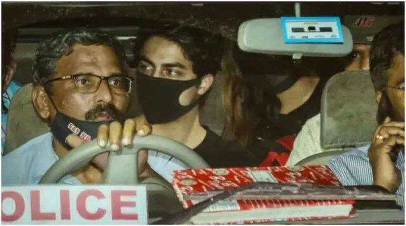 कोर्टाने यावेळी रिया चक्रवर्तीचा भाऊ शौविक चक्रवर्तीवर करण्यात आलेल्या कारवाईचा संदर्भ दिला. त्याच्या व्हॉट्सअप चॅटमधूनही त्याचे ड्रग्ज तस्करांशी थेट संबध असल्याचं उघड झालं होतं असं कोर्टाने यावेळी नमूद केलं.