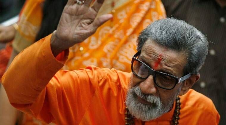 अमिताभ यांच्यावर जेव्हा कधी गंभीर आरोप व्हायचे तेव्हा बाळासाहेब ठाकरे फोन करुन हे खरं की खोटं अशी विचारणा करत असत. बऱ्याचवेळा चर्चा करण्यासाठी ते अमिताभ बच्चन यांना बोलावत असत