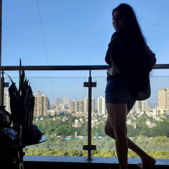 तिने निर्मात्यांकडे मानधन वाढवून देण्याची मागणी केली होती.
