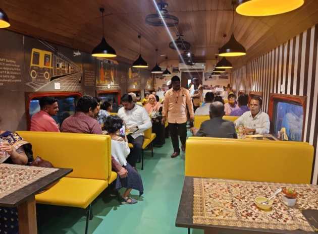 मुंबई विभागातील लोकमान्य टिळक टर्मिनस, कल्याण, नेरळ, लोणावळा आणि इगतपुरी येथे अशीच उपाहारगृहे उघडण्याचा रेल्वेचा विचार आहे. (फोटो सौजन्य : रेल्वे पीआर)