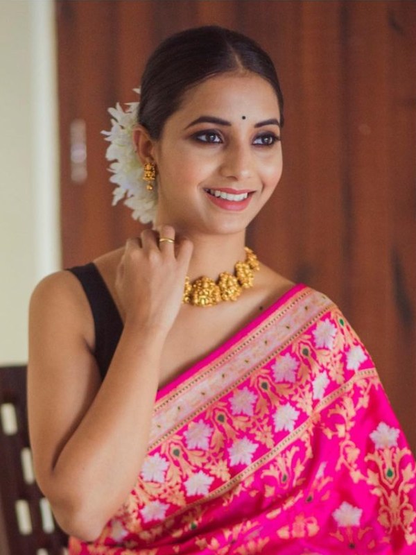 Sayali Sanjeev Saree Photos