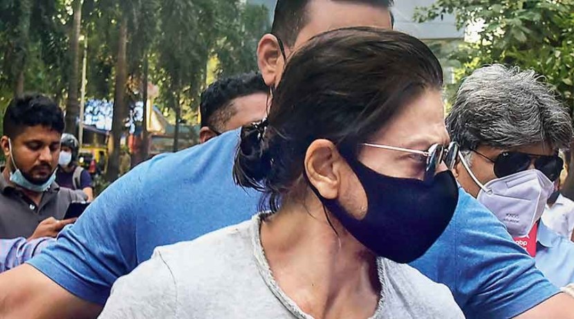 Shah Rukh Khan personal bodyguard Ravi Singh Salary interesting Facts Information and Bond With King Khan