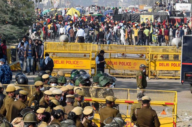 याआधी हरियाणाचे मुख्यमंत्री खट्टर यांनी कारवाई करण्याचं आश्वासन दिलं होतं. खट्टर यांनी चंदिगडमध्ये बैठक घेतली जिथे गृहमंत्री आणि हरियाणा पोलीस डीजीपी उपस्थित होते. यावेळी हत्येसंबंधी चर्चा करण्यात आली. पोलिसांनी दिलेल्या माहितीनुसार, स्थानिक पोलीस स्थानकात माहिती देण्यात आल्यानंतर पहाटे पाच वाजता मृतदेह आढळला. पोलिसांना यावेळी पुरावे सापडले होते. तसंच फॉरेन्सिक टीमकडून संपूर्ण परिसराची चाचपणी करण्यात आली होती.
