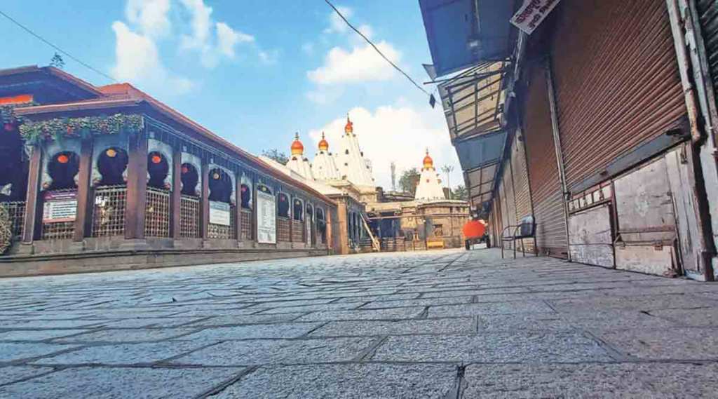 नवरात्रीत महालक्ष्मीच्या दारासमोर नियोजनाचा गोंधळ