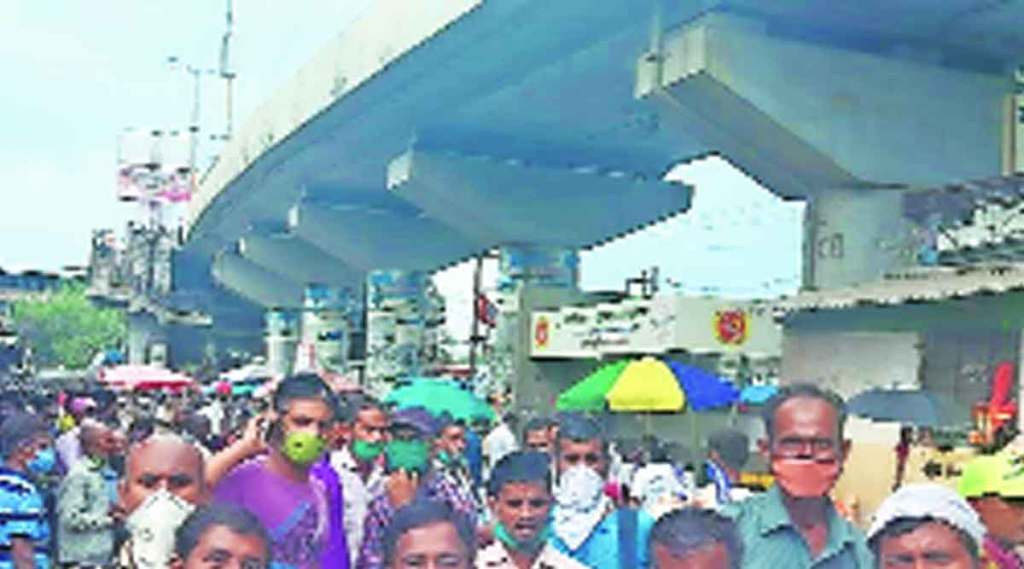 कामगार नाके सुविधांपासून दुर्लक्षित; नाका कामगारांची परवड
