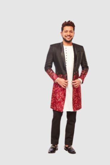 . 'बिग बॉस ओटीटी'चा स्पर्धक आणि कोरिओग्राफर निशांत भट या शोचा भाग बनला आहे. सुपर डान्सर, झलक दिखला जा, डान्स दिवाने या सारख्या लोकप्रिय डान्स शोमध्ये त्याने सहभाग घेतला होता.