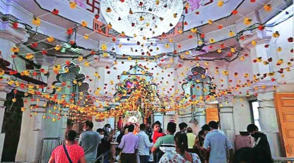 महालक्ष्मी मंदिरात भाविकांची गर्दी