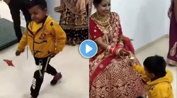 एका लहान मुलाने महिलेला प्रपोज केलं! लोक पाहतच राहिले…