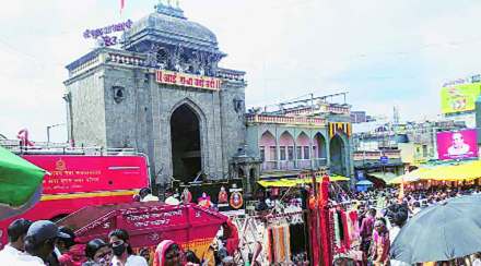 तुळजापुरात जगदंबेच्या दर्शनात अडचणीच अधिक