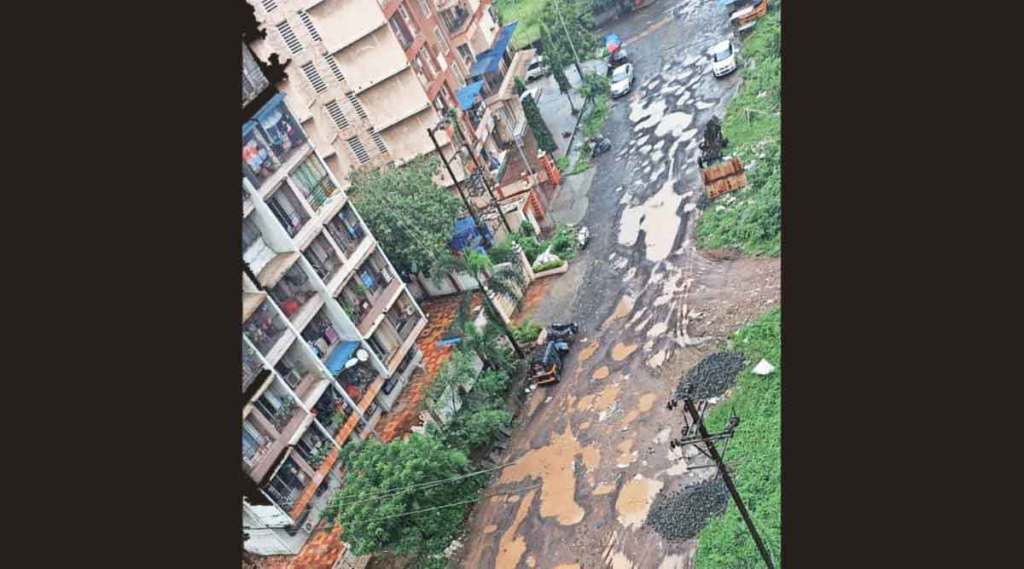 भोईरवाडी रस्त्याची चाळण