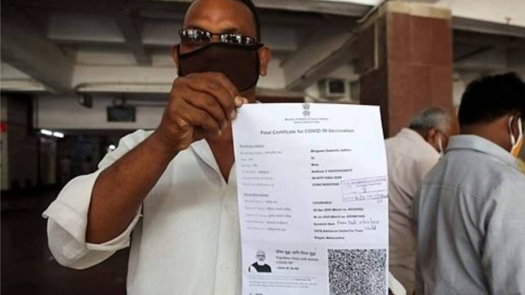 “स्वतःच्या पैशाने लस घेतलीय, प्रमाणपत्रावरुन मोदींचा फोटो हटवा”, उच्च न्यायालयात याचिका दाखल