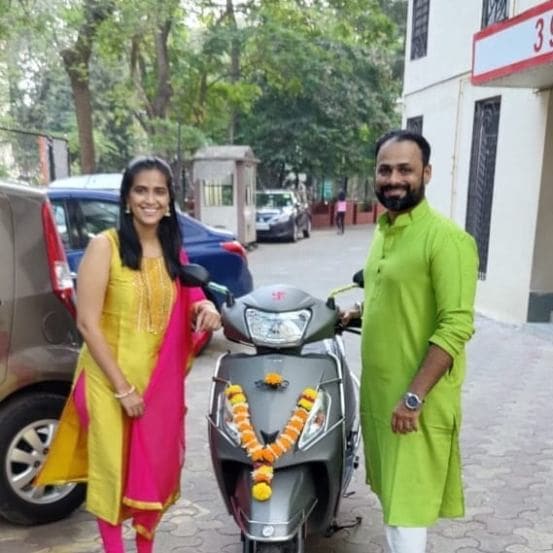 शर्मिष्ठा राऊतने दिवाळीत नवी गाडी खरेदी केली आहे.