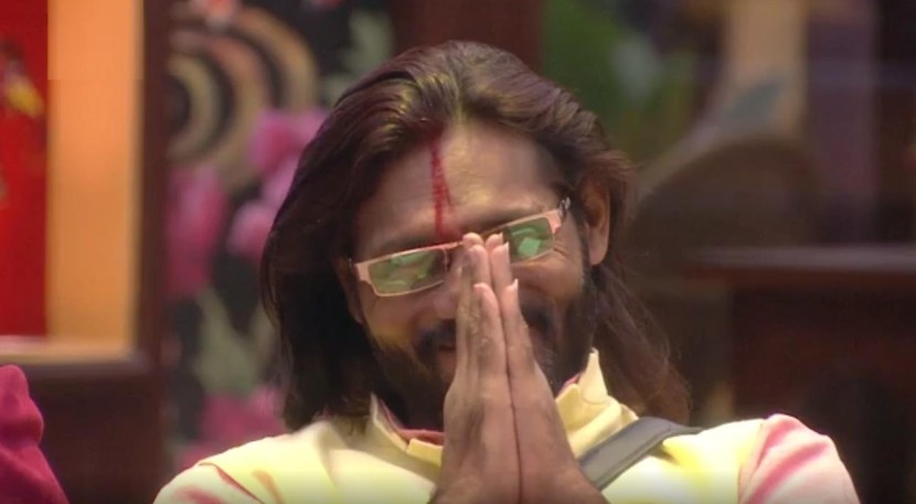 त्याशिवाय विधानसभा निवडणुकीत त्यांनी पर्यावरण मंत्री आदित्य ठाकरे यांच्याविरोधात निवडणूक लढली होती.