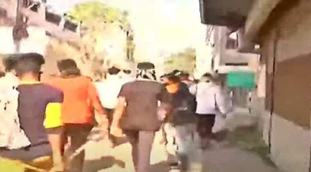 अमरावतीत बंदला हिंसक वळण; आक्रमक आंदोलकांची दगडफेक, पोलिसांचा लाठीचार्ज! अमरावतीत बंदला हिंसक वळण; आक्रमक आंदोलकांची दगडफेक, पोलिसांचा लाठीचार्ज!