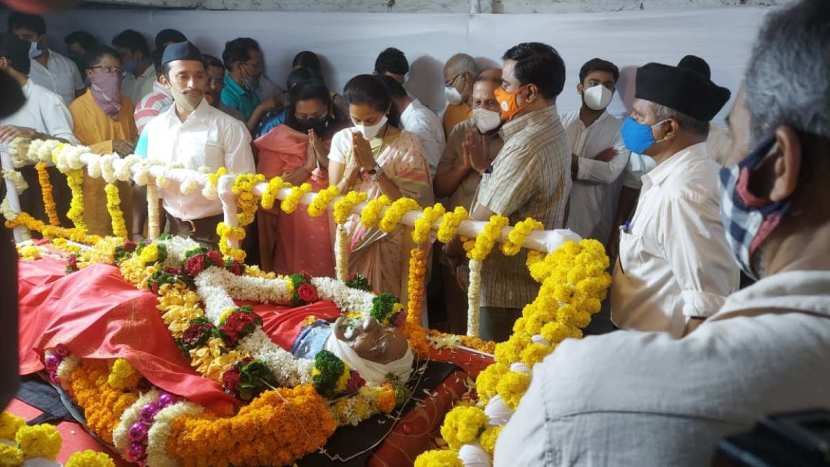 राष्ट्रवादी काँग्रेसच्या खासदार सुप्रिया सुळे यांनी देखील बाबासाहेब पुरंदरे यांच्या पार्थिवाचं अंतिम दर्शन घेतलं.